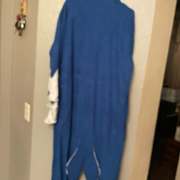 Adult baby shark blue white black. - Picture 2 of 5